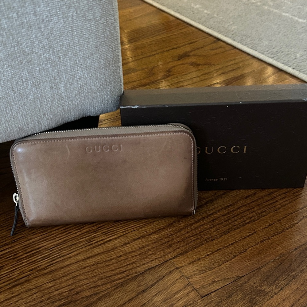 Gucci Tan Leather Women’s Zipper Wallet